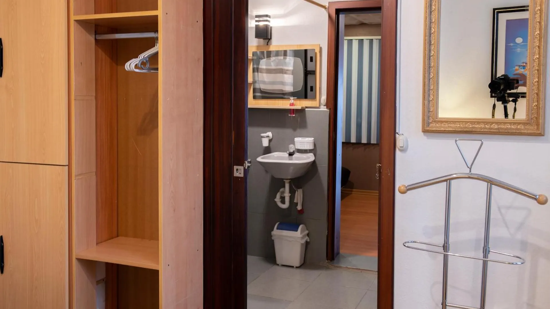 Suite Bien Ubicada Con Entrada Independiente Cuenca